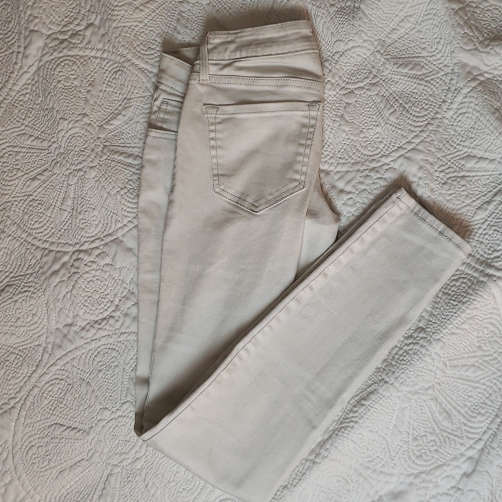 White skinny jeans